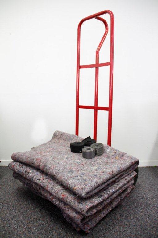 CHOOSING THE RIGHT FURNITURE TRUCK FOR HIRE