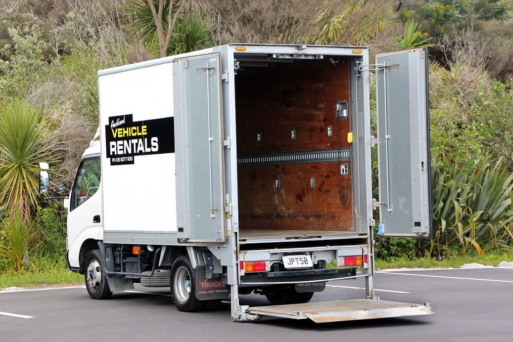 STEPS TO CHOOSING THE RIGHT FURNITURE TRUCK FOR HIRE